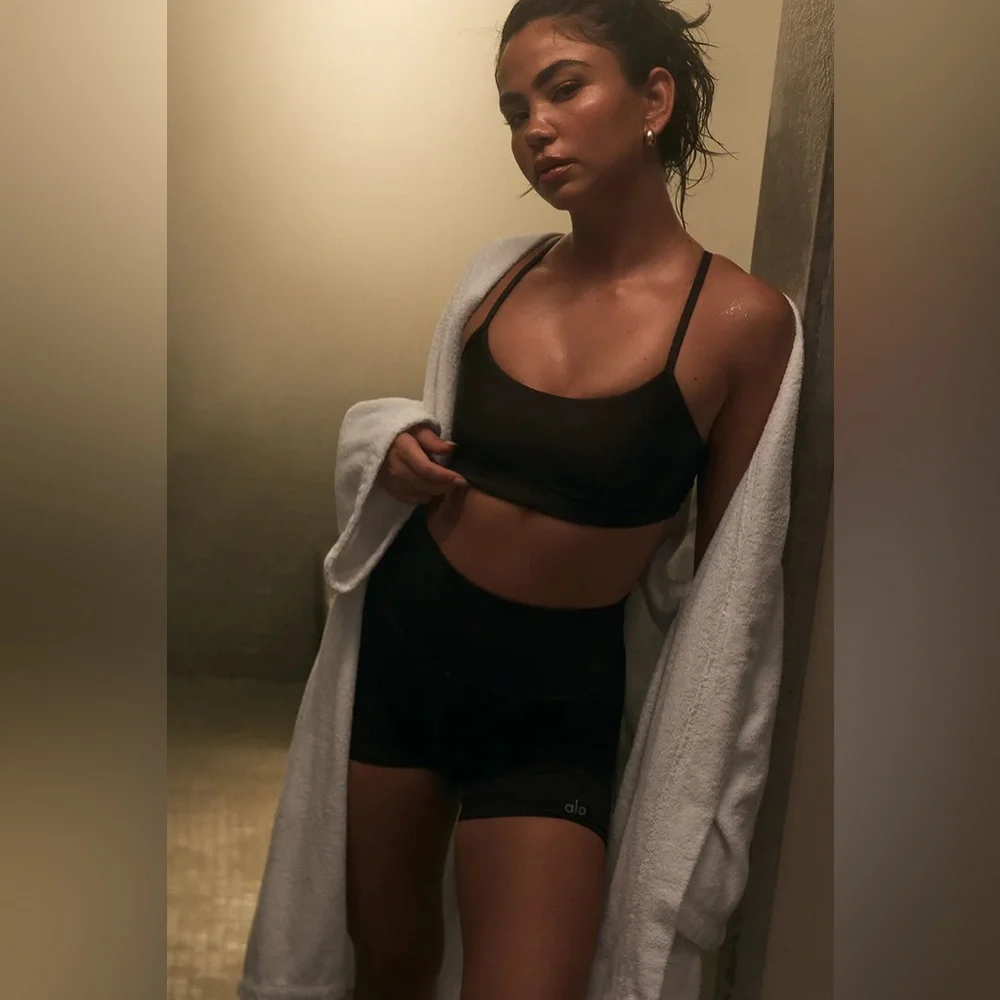 Shine Alo Yoga 5" Airlift Energy Short - Picture 5 of 8